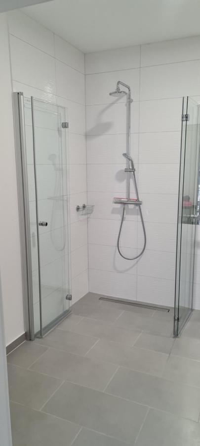 Appartement Lavendel, Ferienwohnung Mit Eigenem Eingang Wie Ein Kleines Haus Bad Salzuflen Esterno foto
