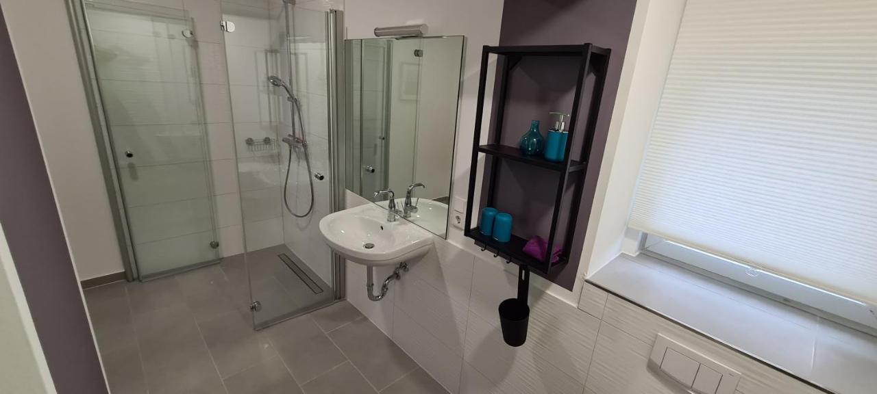 Appartement Lavendel, Ferienwohnung Mit Eigenem Eingang Wie Ein Kleines Haus Bad Salzuflen Esterno foto
