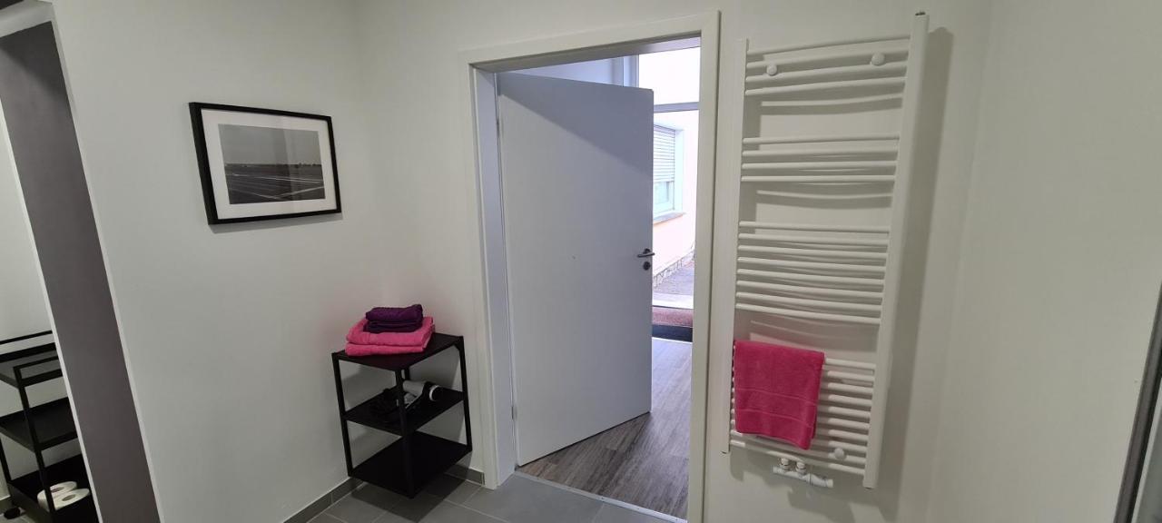 Appartement Lavendel, Ferienwohnung Mit Eigenem Eingang Wie Ein Kleines Haus Bad Salzuflen Esterno foto