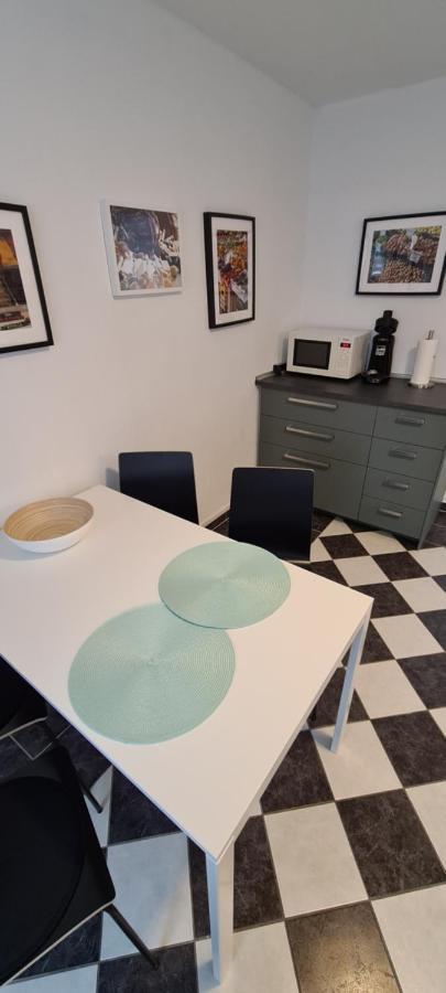 Appartement Lavendel, Ferienwohnung Mit Eigenem Eingang Wie Ein Kleines Haus Bad Salzuflen Esterno foto