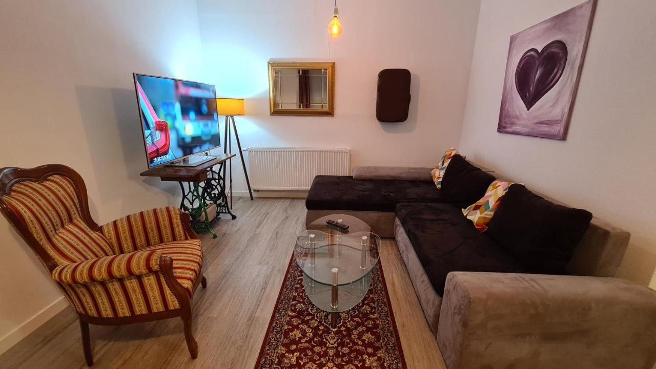 Appartement Lavendel, Ferienwohnung Mit Eigenem Eingang Wie Ein Kleines Haus Bad Salzuflen Esterno foto